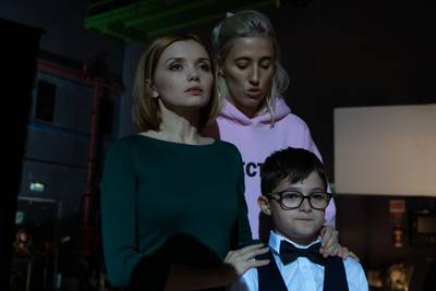 изображение,скриншот к Бесит 1,2,3,4,5,6 серия (2021) Сериал