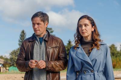 изображение,скриншот к Любовь зла (2022) Сериал 1,2,3,4 серия